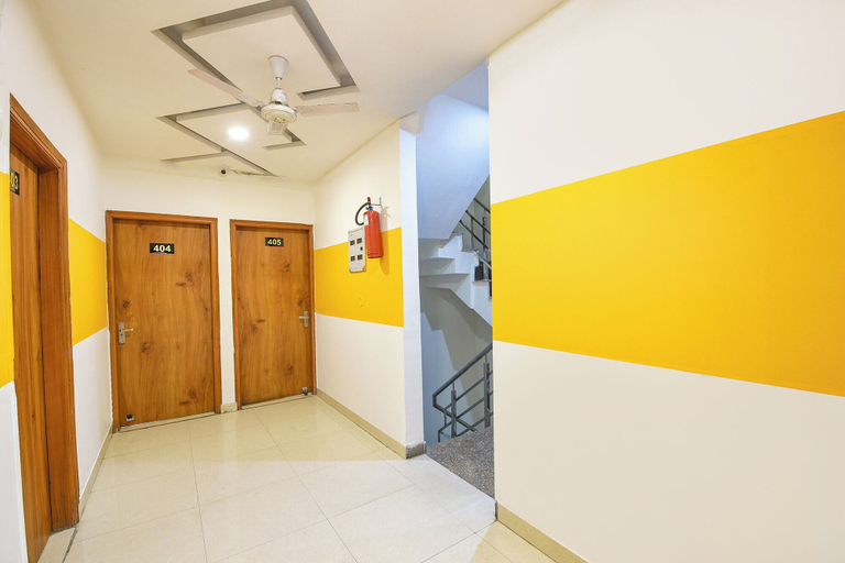 Lobby 5, Fabhotel The Vegas, Delhi
