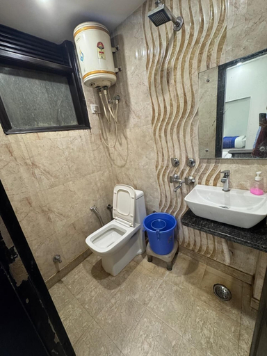 Bathroom 4, Hotel Unique International, Delhi
