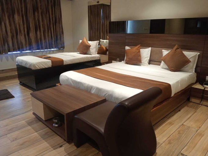 Room 2, Hotel 4 Point, Gandhinagar
