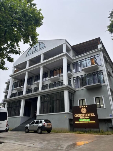 Exterior & Views