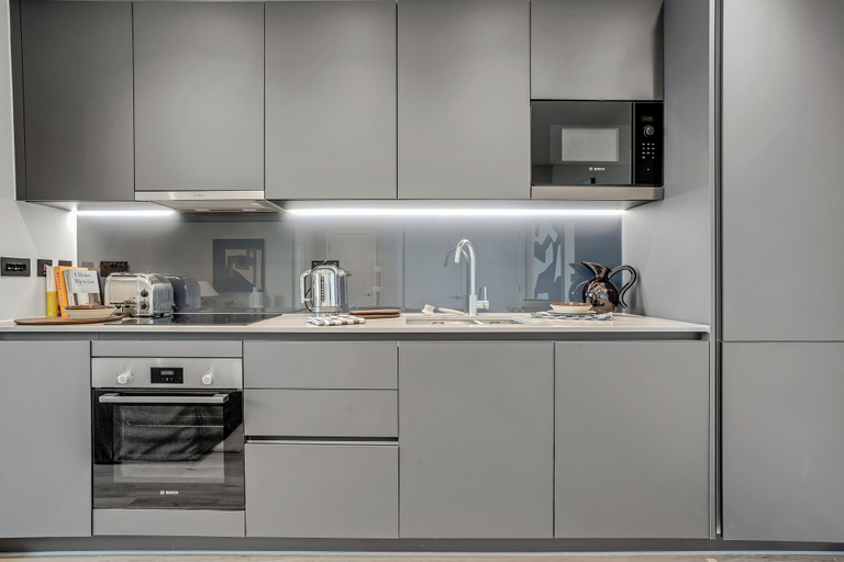 Private kitchen, Stylish One-bedroom Apartment Close to Stratford, London