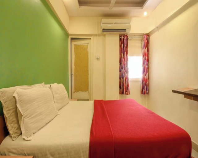 Room 4, Anil Guest House Santacruz East, Mumbai Suburban