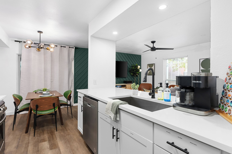 Private kitchen 2, Prime Location Zilker Park & SoCo Chic, Travis