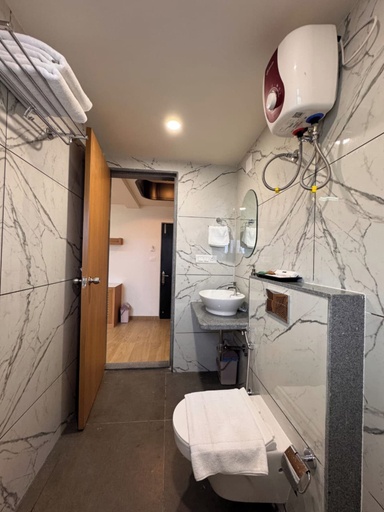 Bathroom 4, Hotel Royal Galleria, Vadodara