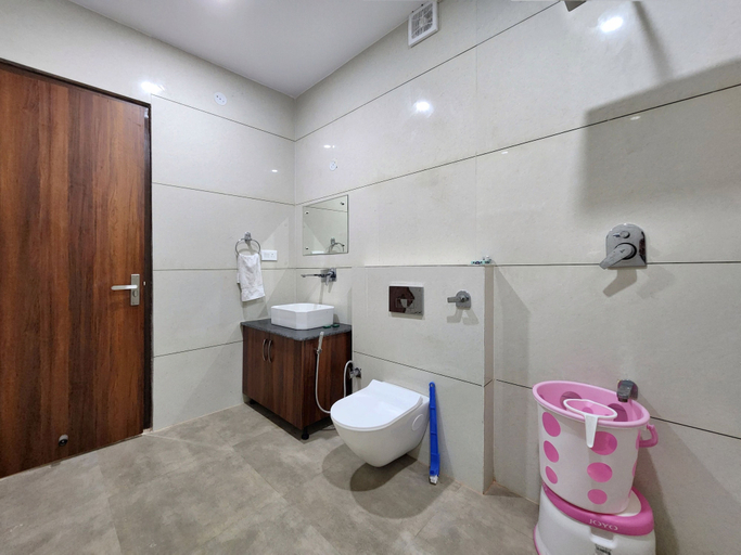 Bathroom 5, Hotel Robo Nest, Mandi