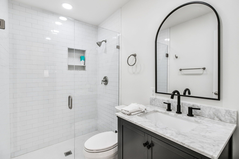 Bathroom 3, Charming 3BR Retreat in Chamblee, DeKalb