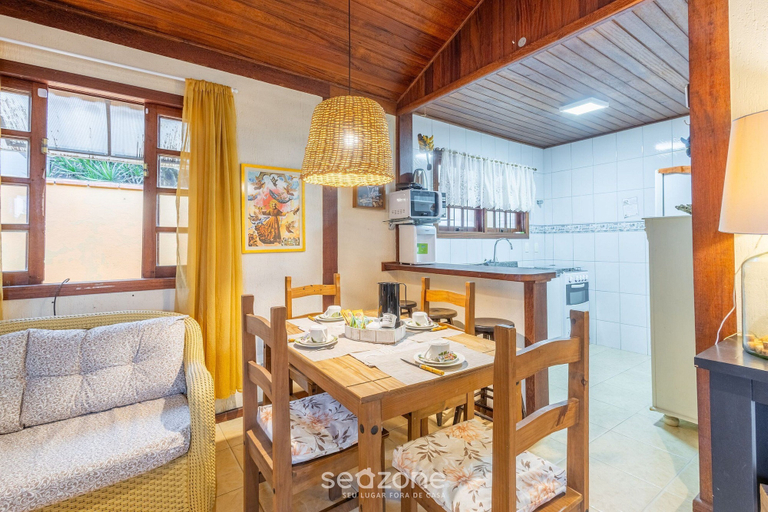 Dining 2, Charming House With BBQ by the sea Mon0099, Barra Velha