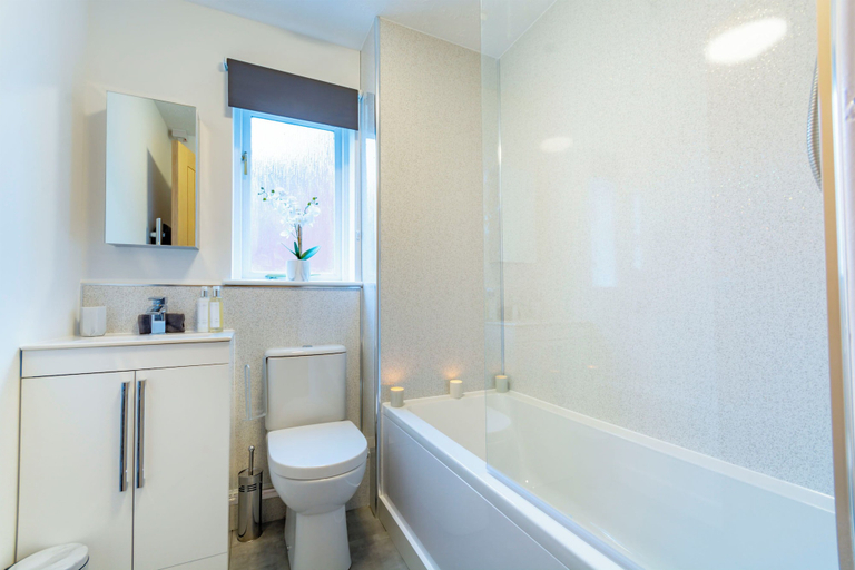 Bathroom, Goldcrest House, Nottingham