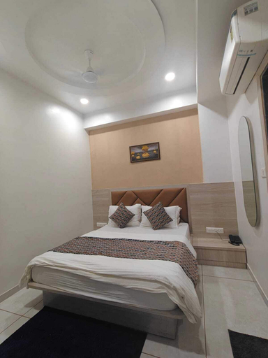 Room 4, Hotel Grand Acme, Ahmadabad