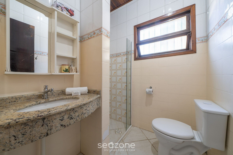 Bathroom 5, 3BR House 230m From Beach w/ BBQ & Grg Rgv115, Bombinhas