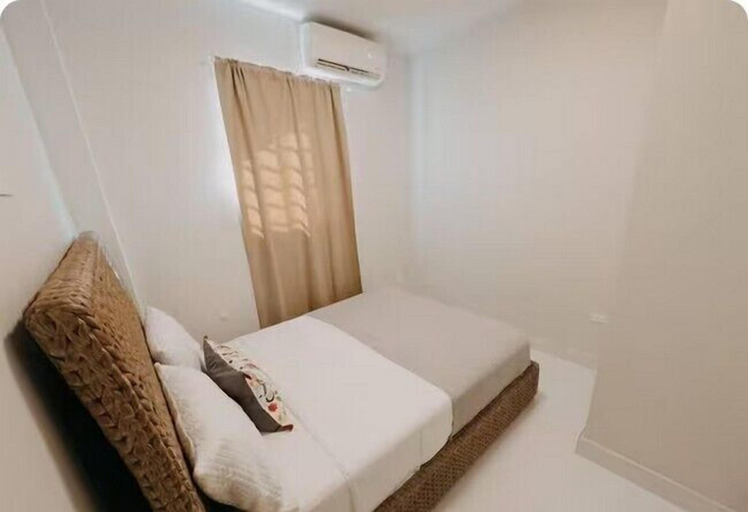 Bedroom 2, Luxurious Beachside 3-Br Apt