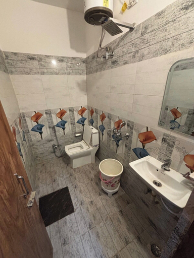 Bathroom 4, Hotel Shilva Inn, Varanasi