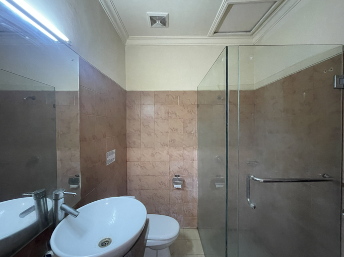 Bathroom 5, Puri Samaritan, Denpasar