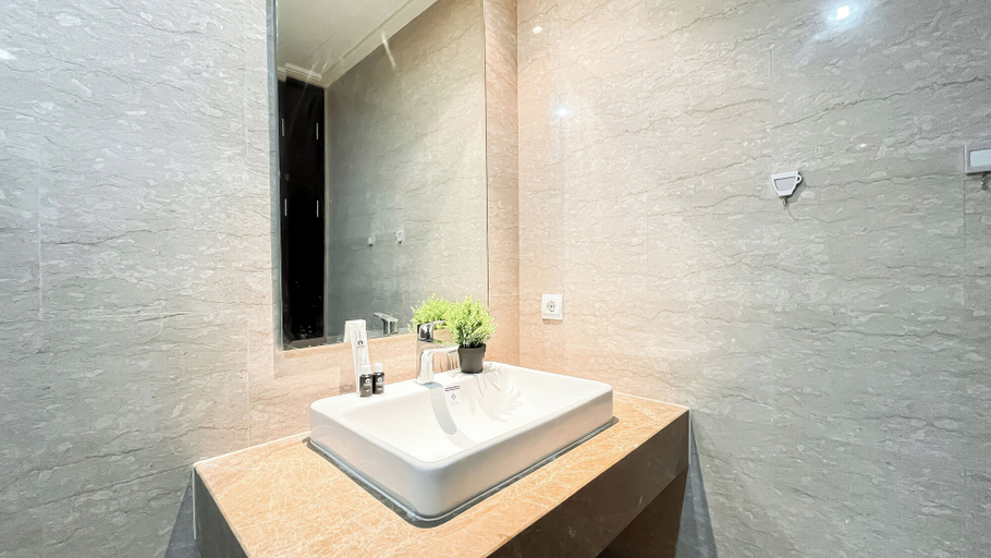 Bathroom 5, Comfort Living 2Br At Menteng Park Apartment, Jakarta Pusat