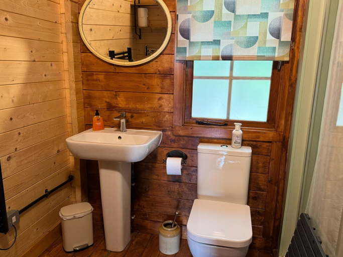 Bathroom 2, Rudley Ranch, Hampshire