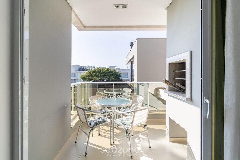 Outdoor dining 4, Apt w/ BBQ 1km From Jurere Beach - Les106, Florianopolis