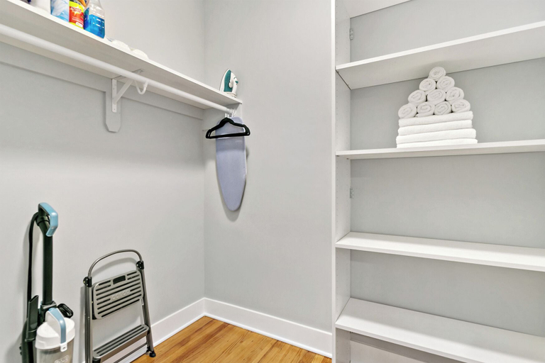Interior detail, Lovely 1BR Apt - Belmont B3, Cook