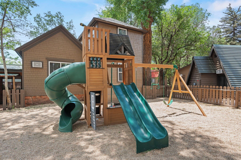 Children's play area - outdoor 4, Timber Lodge Cabin 10, El Paso