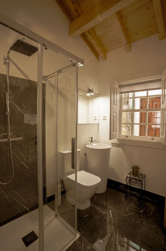 Bathroom 2, Alojamento 5 Outubro, Amarante