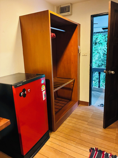 Wardrobe 5, Apartment Wat Sawang Arom 09, Ko Samui