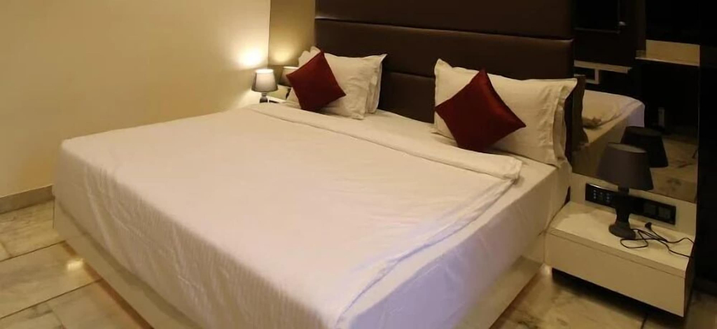 Room 5, HOTEL SHIVAM EXECUTIVE, Pune