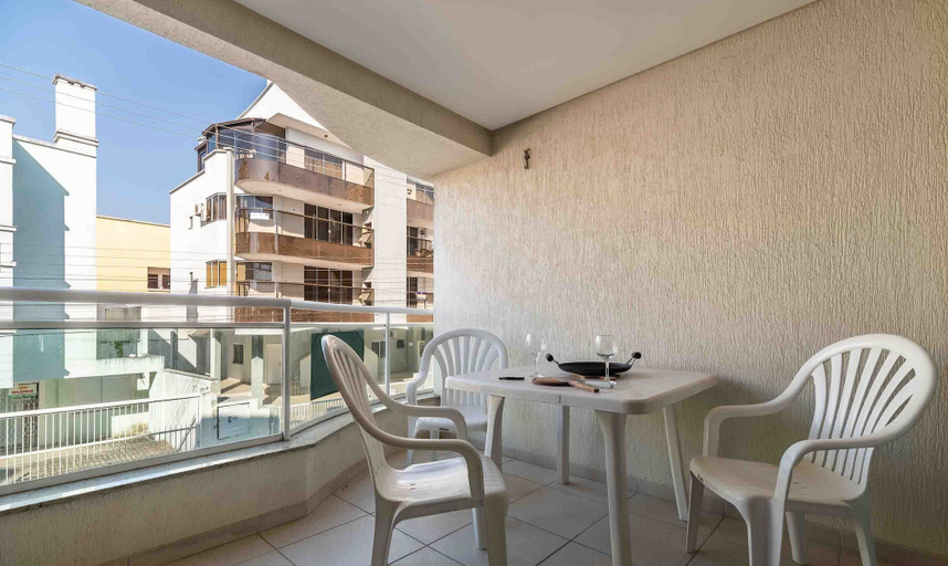Outdoor dining, RFO - Apartments Just Steps From Bombinhas Beach, Bombinhas