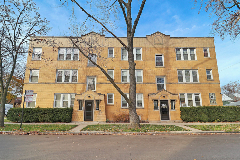 Exterior, 1BR Airy Apt- Barry 2, Cook
