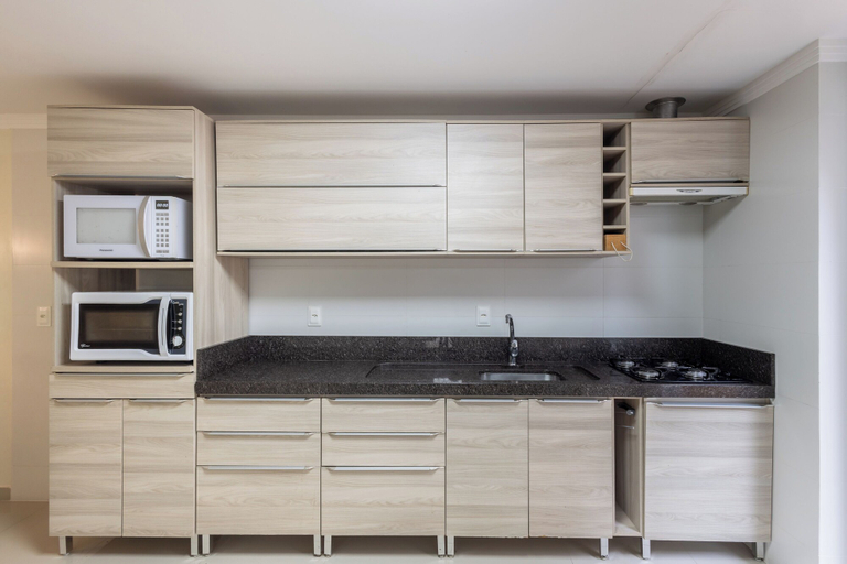 Private kitchen, 3BR Apt w/ BBQ 290m From Beach Pic0125, Bombinhas