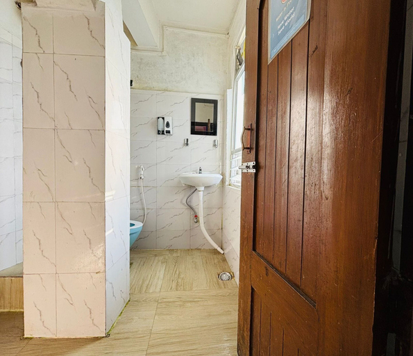 Bathroom 5, Peak To Peaks CHANAKYA Hotel Darjeeling, Darjiling