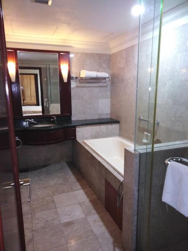 Bathroom 4, Bintang Service Suite at Times Square, Kuala Lumpur