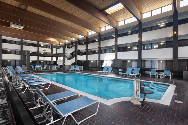Sport & Beauty 2, DoubleTree by Hilton Manhattan, KS, Riley