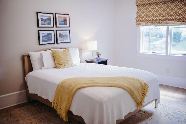 Bedroom 2, The Guest House Inn on Courthouse Square, Summers