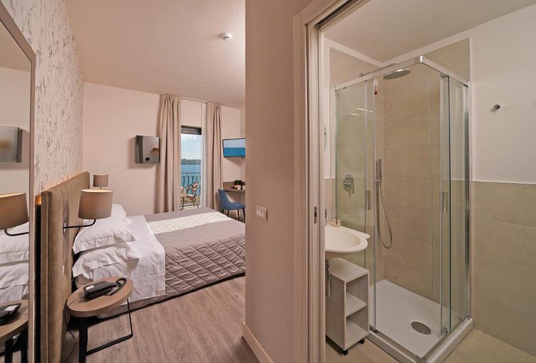 Bedroom 3, Hotel Du Lac, Brescia