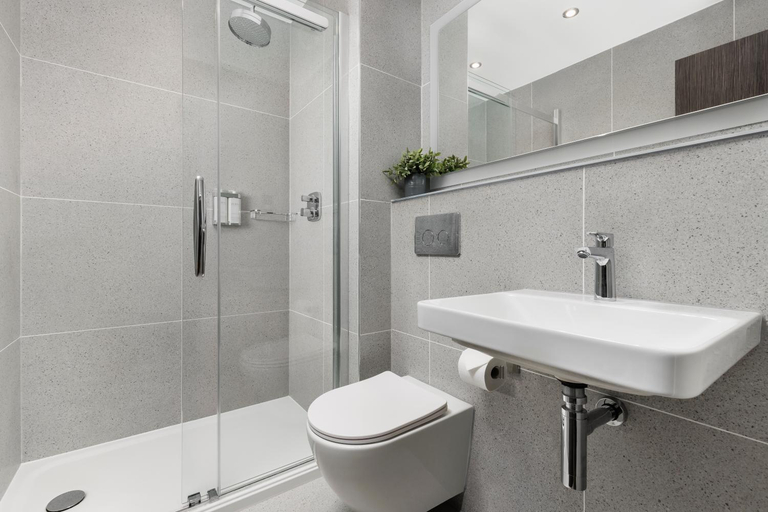 Bathroom 3, The Jubilee By Supercity Aparthotels, Leeds