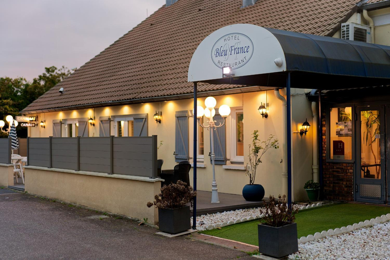 Exterior & Views