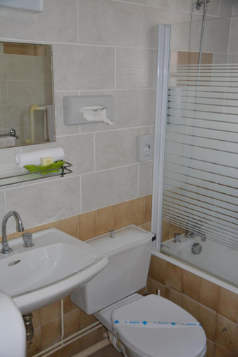 Bathroom 3, Logis Hotel de France, Pyrénées-Atlantiques