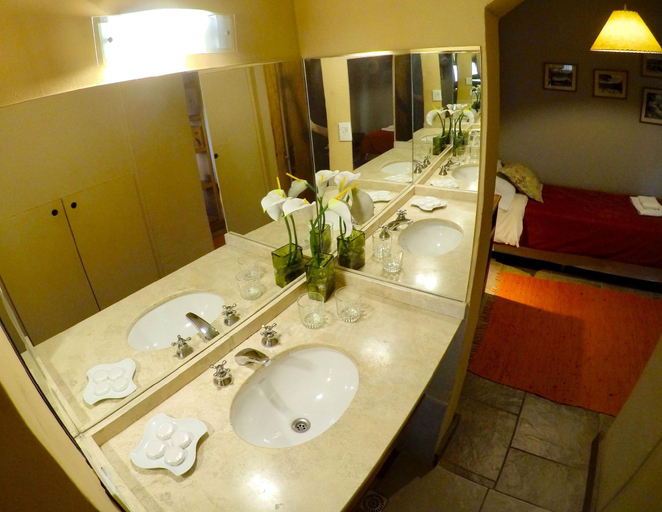 Bathroom 3, Las Marianas Hotel, Bariloche