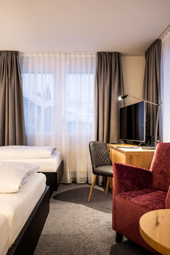 Bedroom 2, Alpenhotel Schlussel, Uri