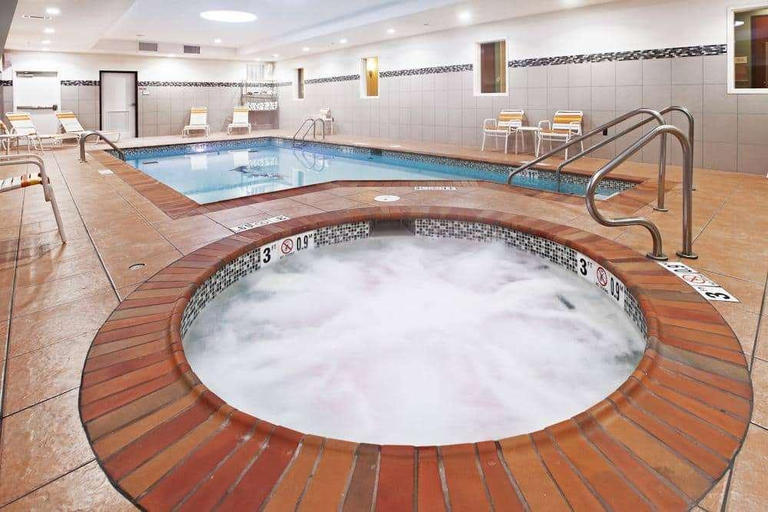 Sport & Beauty 4, La Quinta Inn & Suites Tulsa - Catoosa, Rogers