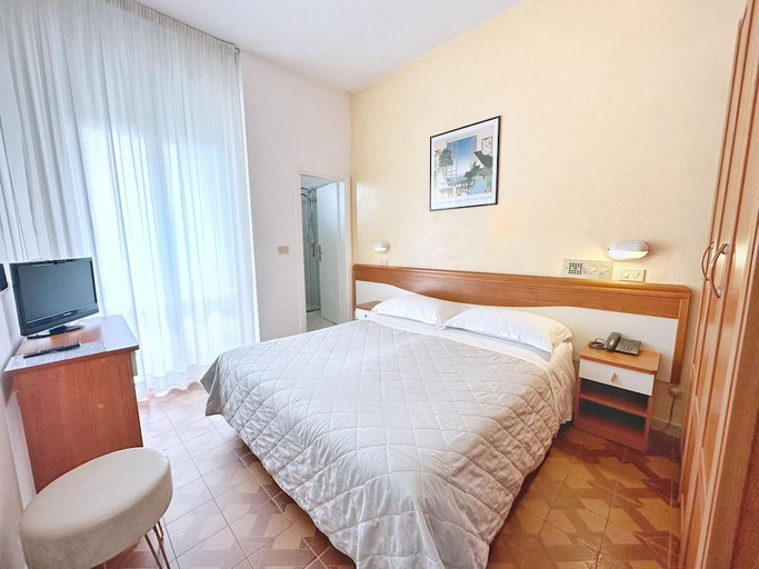 Bedroom 3, Hotel Brown, Rimini