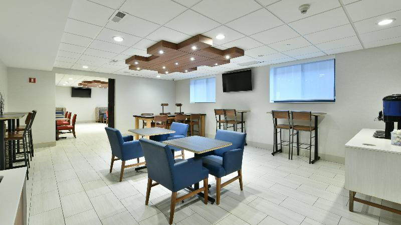 Food & Drinks 5, Country Inn & Suites by Radisson, Staten Island, New York