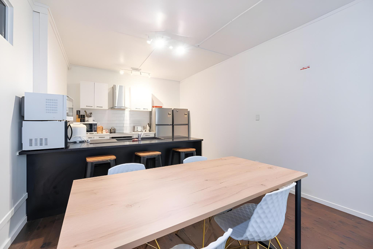 Food & Drinks 5, HIT Hostel, Waitakere