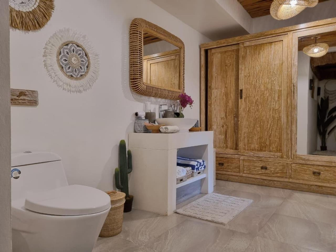 Bathroom 4, Kubu Dimel Suites & Villas Resort, Badung
