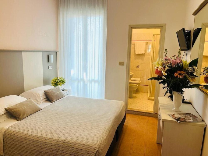 Bedroom 3, Hotel Brown, Rimini