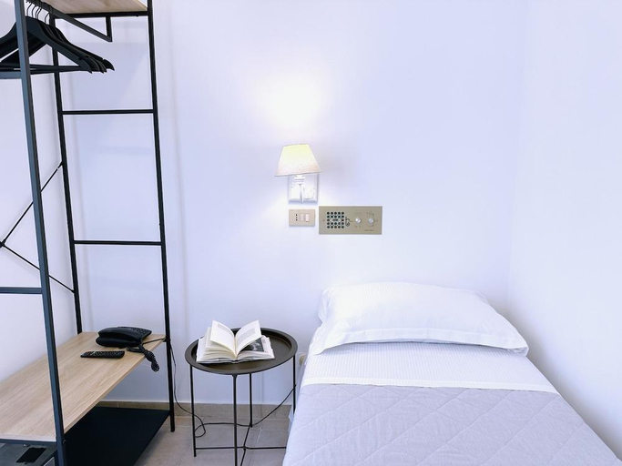 Bedroom 3, Hotel Brown, Rimini