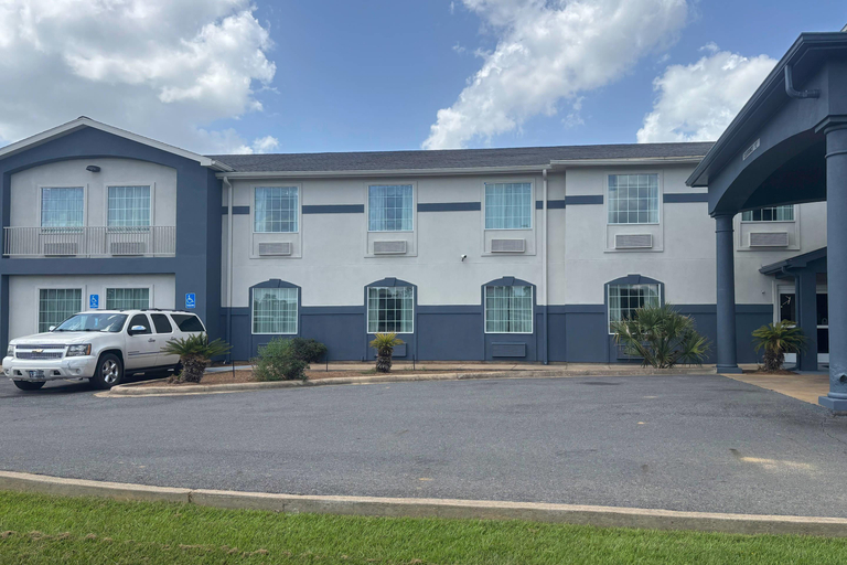 Exterior & Views 2, Rodeway Inn & Suites Winnfield, Winn