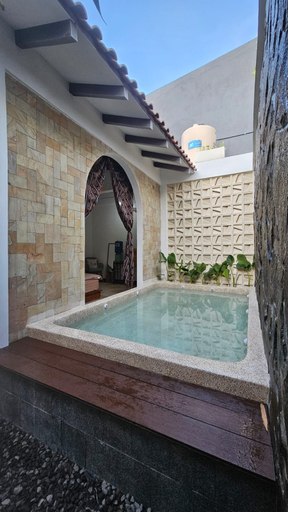 Others 2, Luxury Room 2 with Pool @ Pondok Raima, Gresik