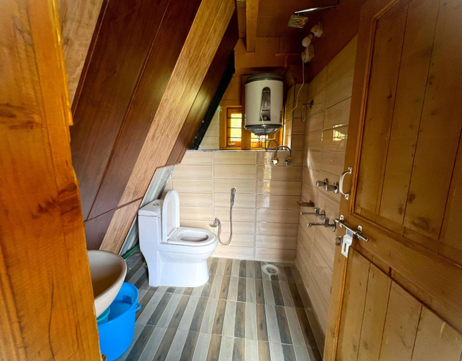 Bathroom 3, Dahar Heights - A Boutique Homestay, Mandi