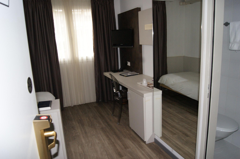 Bedroom 3, Hotel Colorado, Lugano