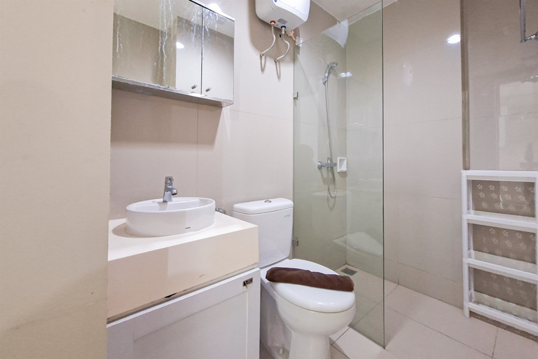 Bathroom 5, Simple Look 1BR Apartment at Tree Park City BSD By Travelio, Tangerang Selatan